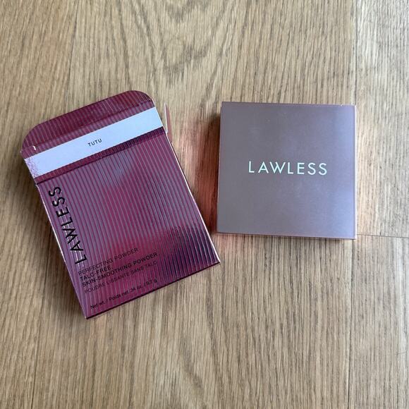 Lawless Skin Smoothing Perfecting Blurring Powder in Tutu - Picture 2 of 2